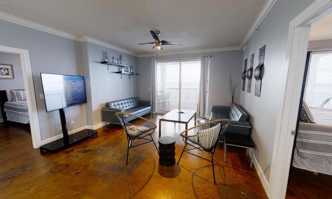 Long Beach House | Ocean Ritz 1303