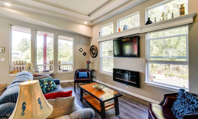Ocean Shores House | Ocean Shores Retreat w/Porch & Canal Views!