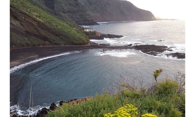Tacoronte Apartment | Ocean Skyline Bed & Breakfast. Mesa del Mar Tacoronte Tenerife.