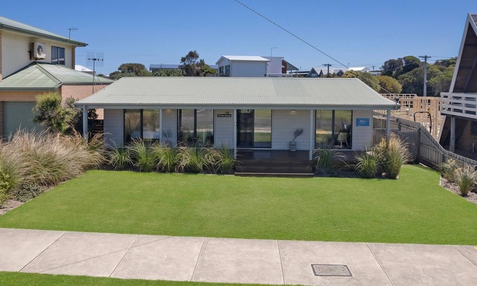 Port Fairy House | Ocean Spray Retreat - sitting just block from the Southern Ocean