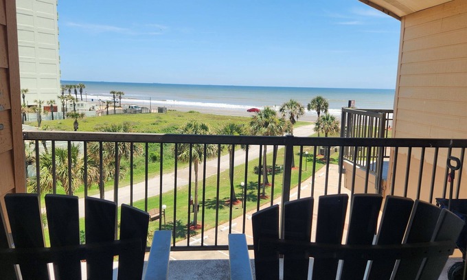 Galveston Condo | Ocean Sunrise Pet friendly, In-house laundry Pools