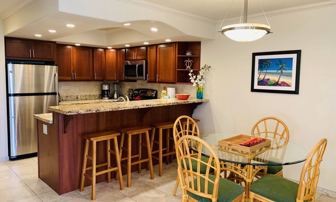 Kihei Condo | Ocean/Sunset View, Updated, Steps to Kamaole II & III beach, 150+ 5-star reviews