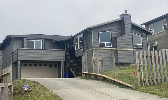 Bandon House | Ocean view, 100 yards to beach, pet friendly, secure fenced yard.