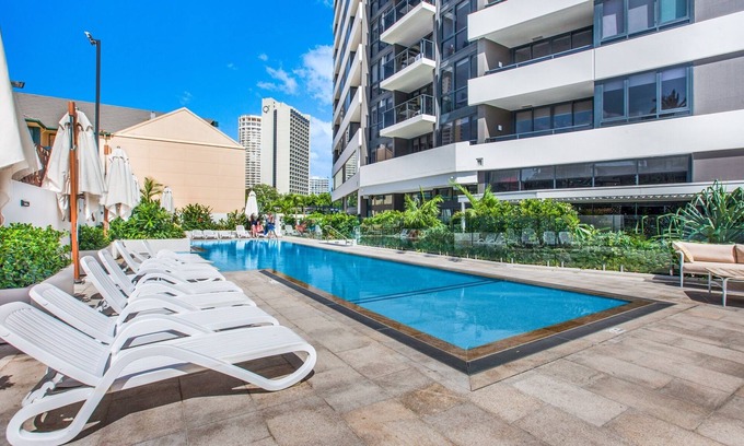 Surfers Paradise Apartment | Ocean View 2-Bed with Pool, Sauna, Gym and BBQ