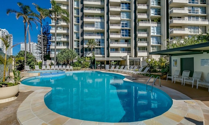 Surfers Paradise Apartment | Ocean View 2-Bed with Pool, Tennis Court & BBQ