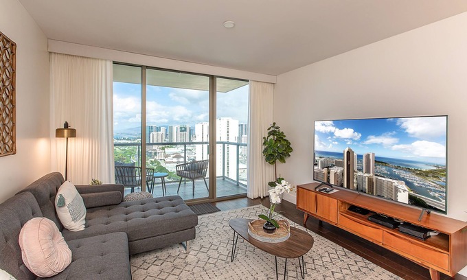 Waikiki Condo | Ocean View 2 Bed Condo w/AC/Pool/Gym/1 Parking/Washer & Dryer