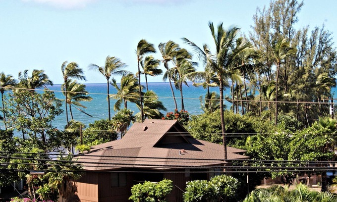 Kihei Condo | Ocean View 2BR top floor unit with Central AC, wifi