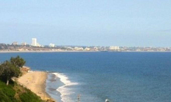 Malibu Villa | Ocean View 3000 sq ft Villa steps from sandy Beach, close to sights - sleeps 12