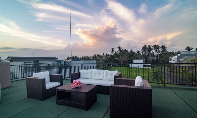 Kediri Villa | Ocean-View 3BR Villa 3-mins to beach w/pool & gym perks.