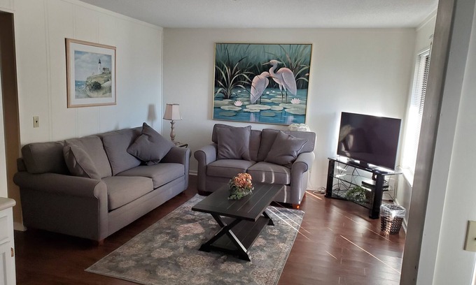 Folly Field Condo | Ocean View 3rd Floor Admirals Row Hilton Head Beach & Tennis 2BR/2BA Condo