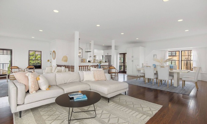 Gas Lamp Section House | OCEAN VIEW/Amazing 4 Bedroom/AC/Walk to Beach!