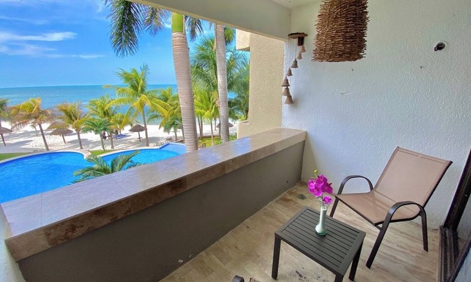 Zona Hotelera Condo | ✽ OCEAN VIEW and BEACH FRONT ✽ 4 adults + kid + bby