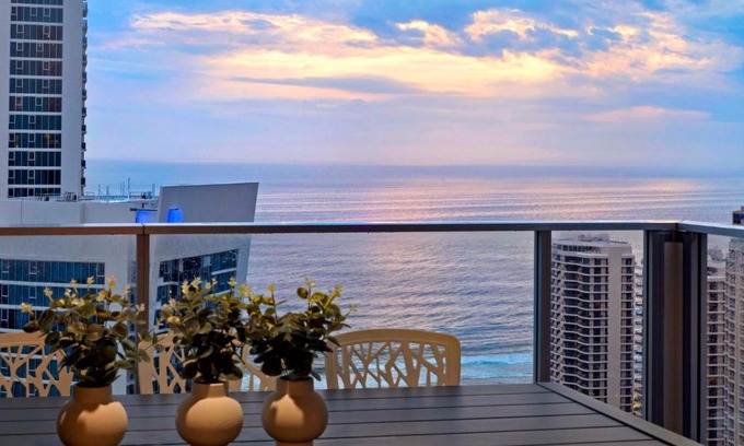 Surfers Paradise Apartment | Ocean View Apartments with Balcony - Circle on Cavill - Central Location! - Self Contained & Privately Managed