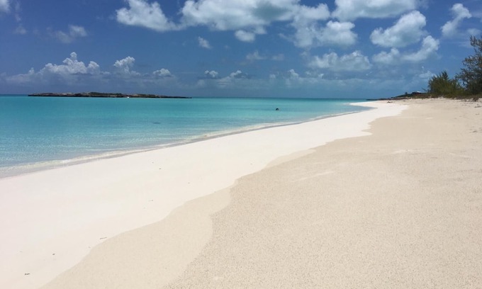 William's Town House | Ocean view at Tropic of Cancer Beach, Little Exuma - Mint To Be house