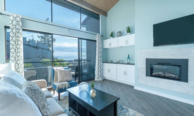 Birch Bay Condo | Ocean View Birch Bay & Indoor Pool Hut tub/AC