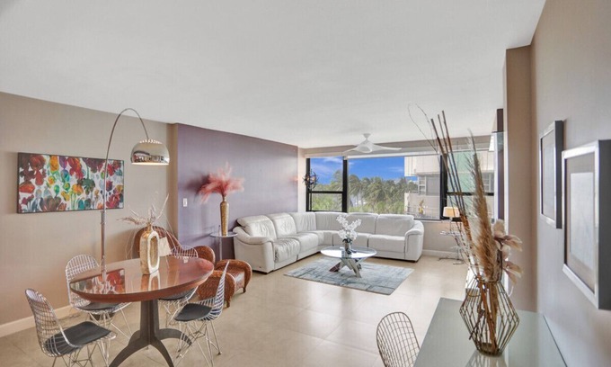 La Gorce Apartment | Ocean View Condo/Beach Service & Pool/618