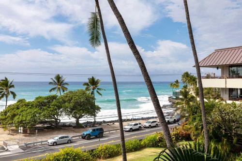 Kahaluu Bay House | Ocean View Condo in White Sands Village
