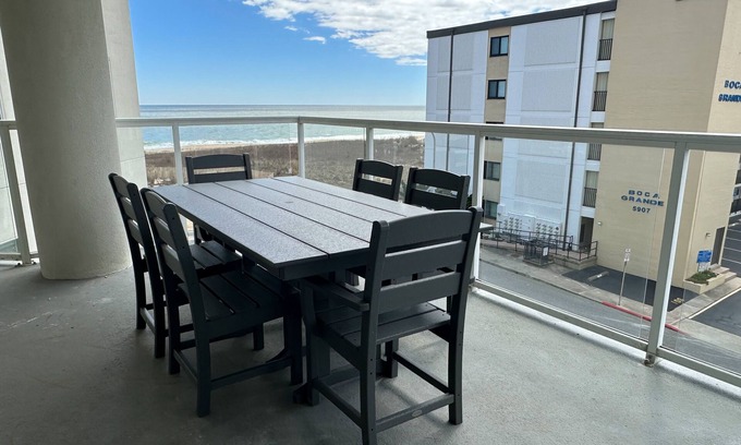 Midtown Ocean City Condo | Ocean View Condo Steps from the Beach with Balcony, WiFi, AC & Shared Pool