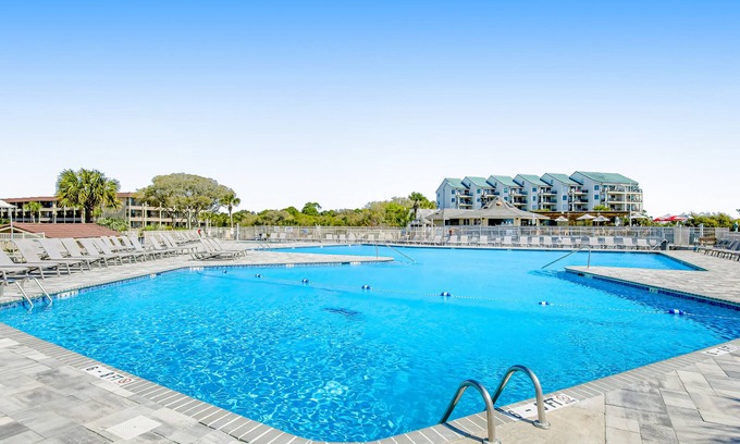 Folly Field Condo | Ocean-view designer remodeled suite with workspace, pickleball, hot tub & pool
