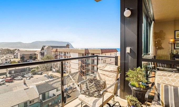 Seaside Condo | Ocean-view, dog-friendly condo close to the beach, Promenade & downtown