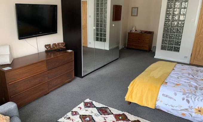 Margate Bed & Breakfast | Ocean view double with ensuite, with access to private garden and bike store