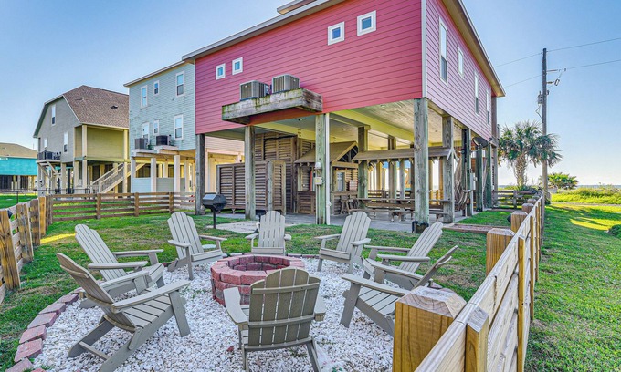 Crystal Beach House | Ocean View: 'Easy Breezy' Crystal Beach Getaway!