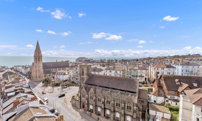 St Leonards-On-Sea Apartment | Ocean View E - Seaviews and Parking | By My Getaways