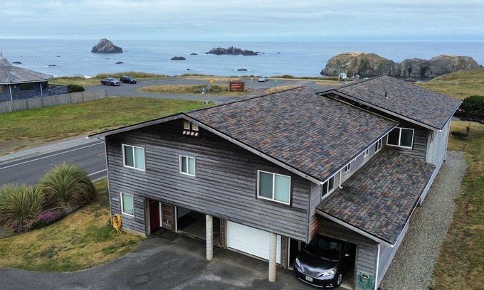 Bandon House | Ocean View Home W/Direct Beach Access