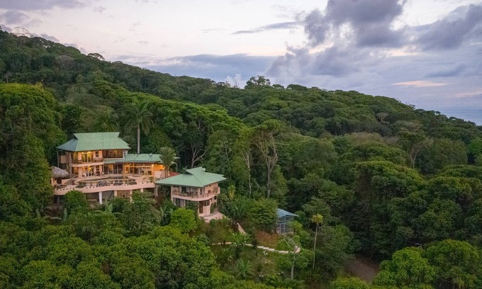 Dominicalito Villa | Ocean View Jungle Villa pool jacuzzi fibre optic near beaches concierge service