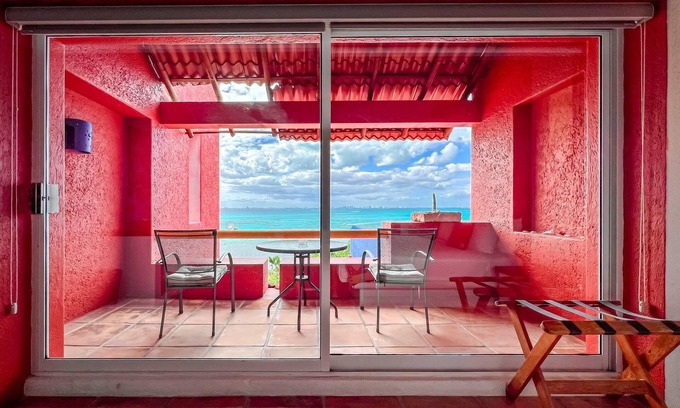 Isla Mujeres Hotel | Ocean View King Room at Casa de Los Sueños