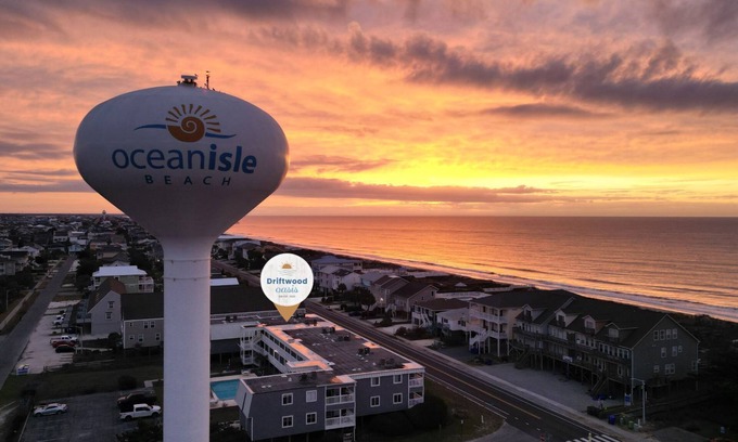 Ocean Isle Beach Condo | Ocean View Retreat: Cozy Condo with Pool, Bikes & 1 Min to Beach!