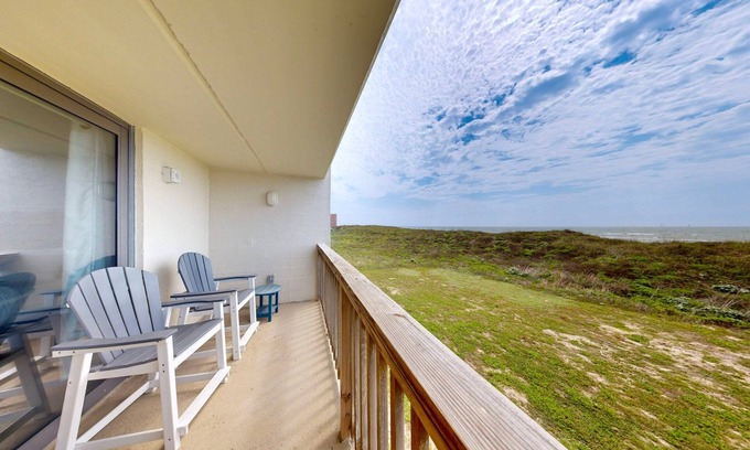 Port Aransas Condo | Ocean View, Shared Pool/Hot Tub, Boardwalk to Beach