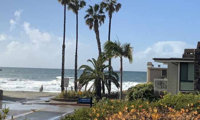 Townsite Condo | Ocean View - Steps from the Sand - Cottage Unit