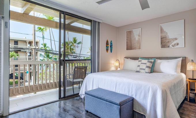 Kailua-Kona Apartment | Ocean-view studio with lanai, pool & hot tub - steps to Banyans Beach & trolley
