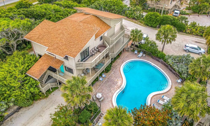 Sea Dunes House | Ocean view townhome overlooking pool - Car Free Beach - Sea Dune Green Turtle C-10