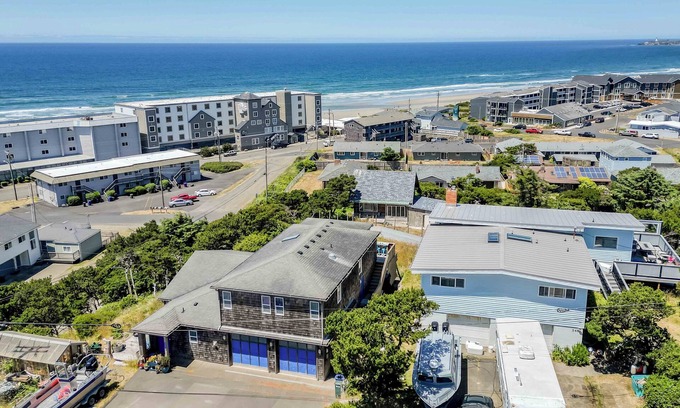 Newport House | Ocean-View, Upper-Level Guest House Near Nye Beach with a Hot Tub