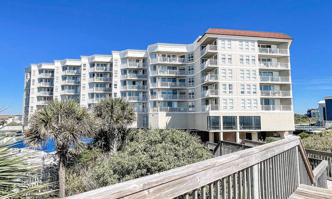 Sneads Ferry Condo | Ocean-view condo with outdoor pool, balcony, W/D, AC, sauna & gym