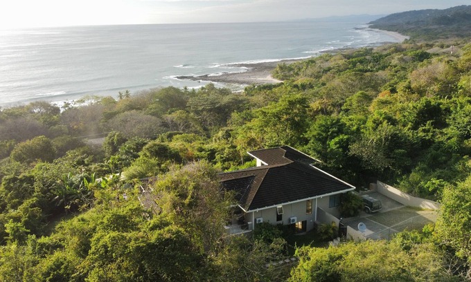 Mal Pais House | Ocean View Villa with 6 bedrooms, Infinity Pool, WiFi 100mb, AC