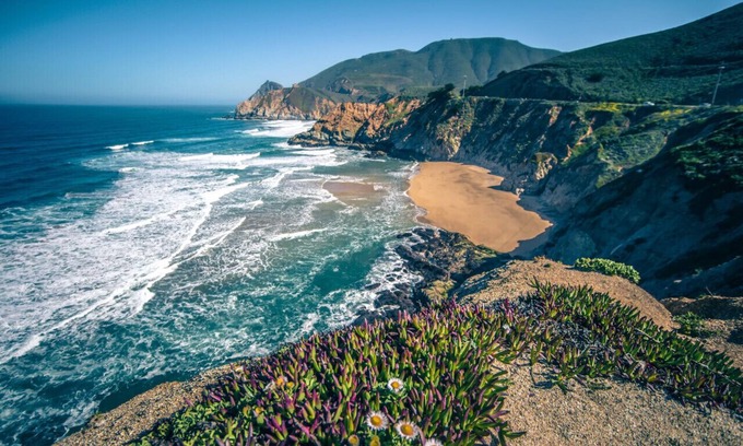 El Granada House | Ocean View & Walk to the Beach - "The Nest" on the Coastside