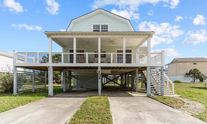 Oak Island House | Ocean View with Upper and Lower Decks located on West End - Building Memories