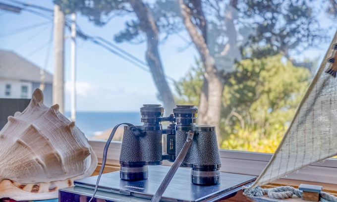 Lincoln City House | Ocean Views and More!