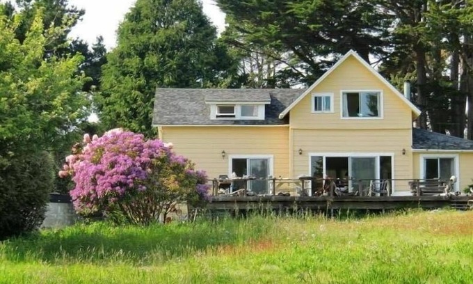Mendocino House | Ocean Views Mendocino Beach House Path directly to the Beach!