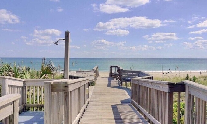 Emerald Isle Condo | Ocean Views & Well-Equipped condo, in the Heart of Emerald Isle