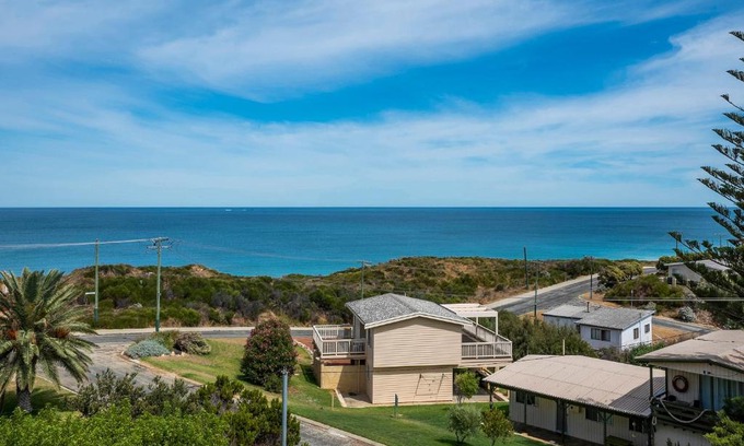 Guilderton House | Ocean Vista Large Modern Home With Ocean Views