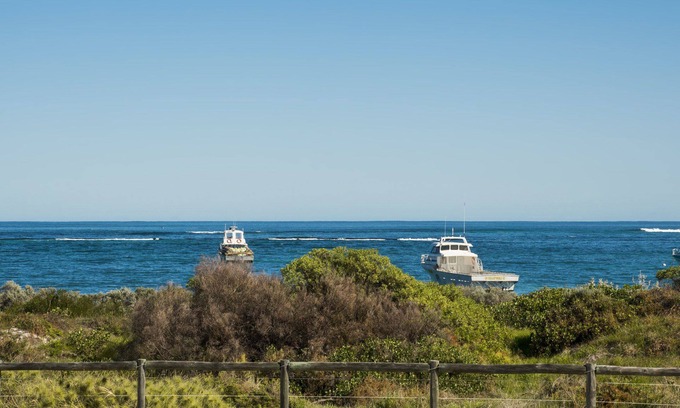 Lancelin House | Ocean Waves - Luxury beachside accommodation
