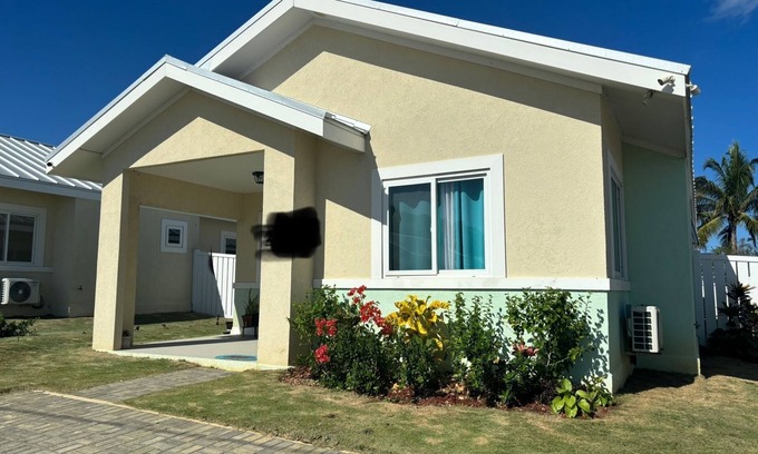 Lucea Villa | OceanAire Crest! Cozy Ocean-Front Villa, Pool, Tennis, 24hr security.