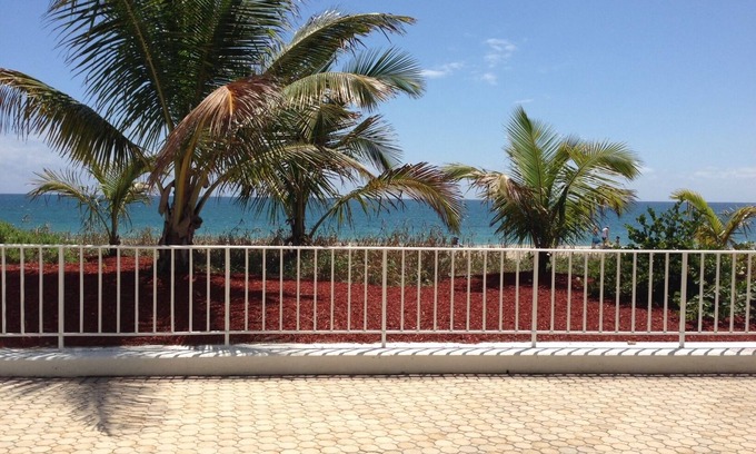 Lauderdale-by-the-Sea Apartment | Oceanfront! Clean and Cozy, Free Wi-Fi & calls to US and Canada
