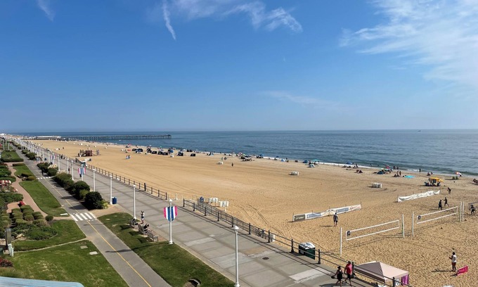 Virginia Beach Condo | Oceanfront 1-bedroom condo in Virginia Beach with Kitchen, Balcony, Pool, WiFi