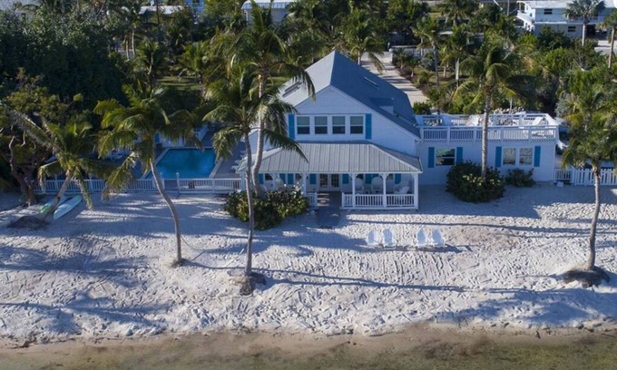 Islamorada House | Oceanfront 165ft beach-Dock-Heated pool-4K sq.ft 4 bed/5 bath-Next avail 8.9.25
