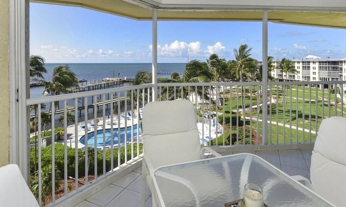 Islamorada House | Oceanfront 2 Bedroom Condo with Contemporary Flair